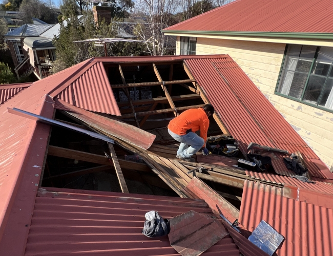 Concrete vs Terracotta Roof Tiles: How Each Is Restored